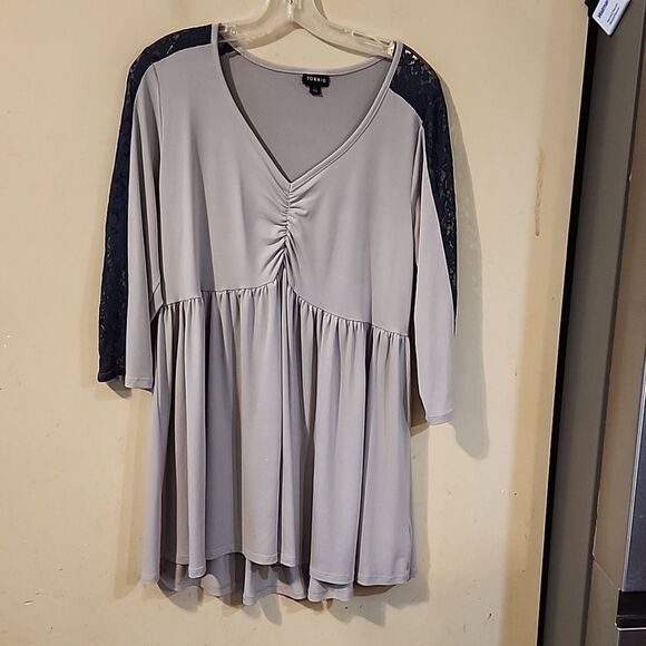 Torrid top size 1 - Picture 1 of 4